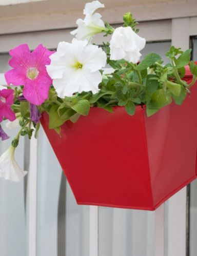 RAILING METAL TRIANGLE PLANTER