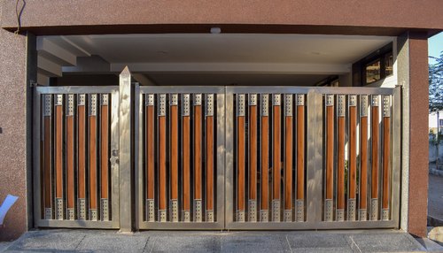 Polished Stainless Steel Hinged Gate, For College, Outside The House, Parking Area, Color : Black