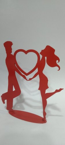 Veepee Engineers Metal Couple Holding Heart Figurine, For Gifting, Color : Cherry Red