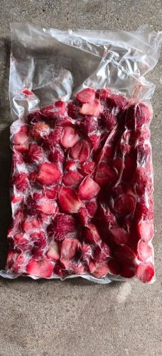 Natural Frozen Strawberry Slice, Packaging Type : Plastic Packet