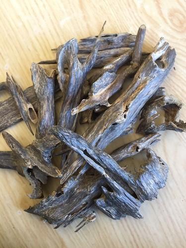 Agarwood Oudh Chip.s 100% Pure, Packaging Type : Plastic Bag, Packet