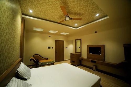 Square Polished Executive Rooms, Size : 256 Ft² Space