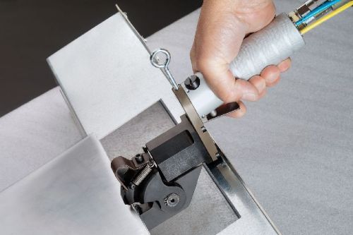 Pneumatic Stainless Steel Hand Clinching Machine, For Automotive Industry, Cutting Tools Industry