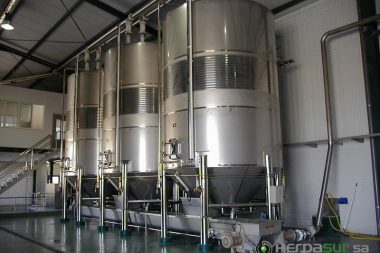 Stainless Steel Conical Storage Tank, Capacity : 000 Liter