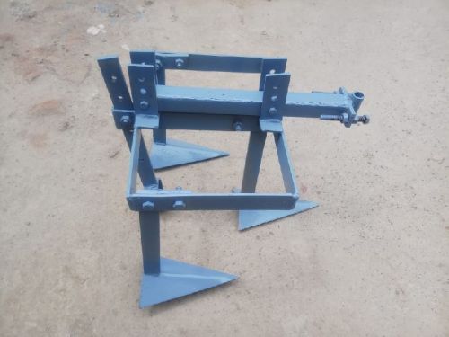 Triple Tyne Cultivator With Rod, Color : Blue