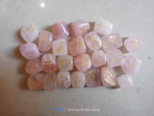 Stone Rose Quartz Rune Set, Color : Pink