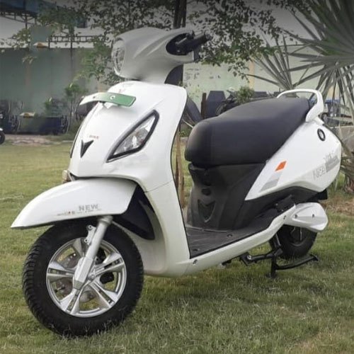 Vero Plus Battery Operated Scooty, Color : White