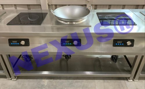 Three Burner Cooking Range, For Hotel