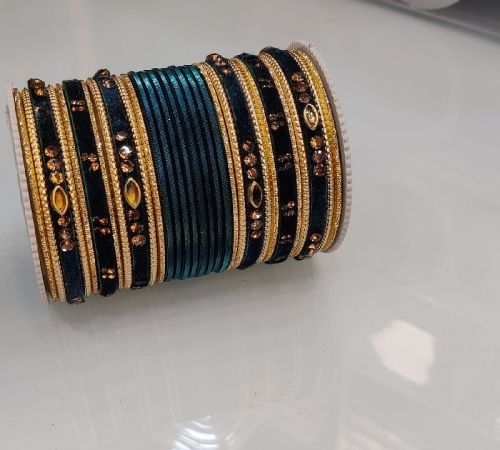 NEW FANCY BANGLE SET, Packaging Type : PLASTIC BOX