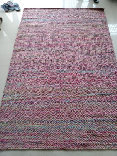 Rectangular VER-012 Woven Rug, For Rust Proof, Long Life, Each To Handle, Technique : Machine Made