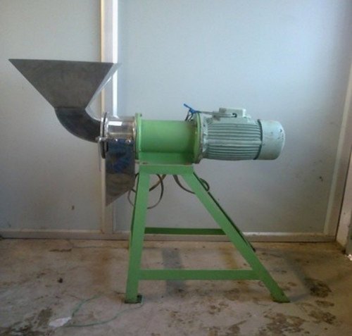 Semi-Automatic SS 304 Fruit Crusher Mill, Capacity : 100 KG PER HOUR