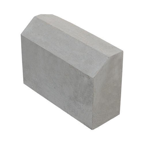 Rectangular Concrete Kerbstone, For Flooring, Feature : Fine Finished, Optimum Strength, Unbreakable