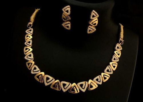 Natural Yellow Gold Real Diamond Designer Necklace Set