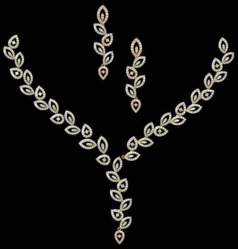 Yellow Gold Real Diamond Designer Necklace Set