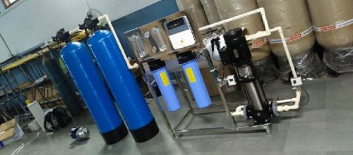 Electric 1000-2000kg Industrial Reverse Osmosis Plant, For Water Purifies