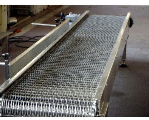 Rectangular Wire Mesh Conveyor, For Moving Goods, Voltage : 220V