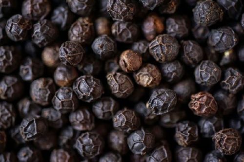 Raw Natural Black Pepper Seeds, For Cooking, Packaging Size : 10kg, 1kg, 5kg