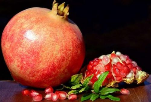 Organic Fresh Pomegranate, For Human Consumption, Color : Red