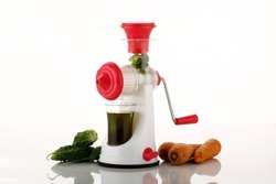 PLASTIC FRUIT JUICER