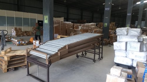 Chandra Machines Telescopic Gravity Roller Conveyor, Color : Customized