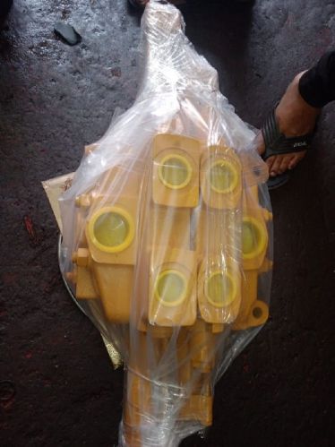 Polished Cast Iron BD65 Dozer Control Valve, For Automobile Industry, Certification : ISI Certified