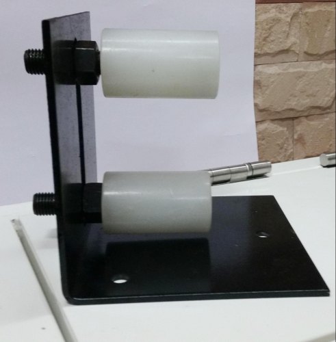 Round Sliding Gate Bracket With Guide Roller, For Door Fittings, Color : Black