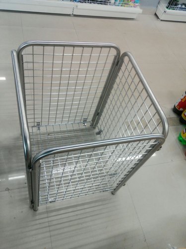 Square Polished Metal Floor Basket, For Malls, Feature : Good Quality, Matte Finish, Superior Finish