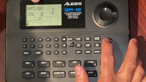 Alesis sr16 Musical Keyboard, Color : Black