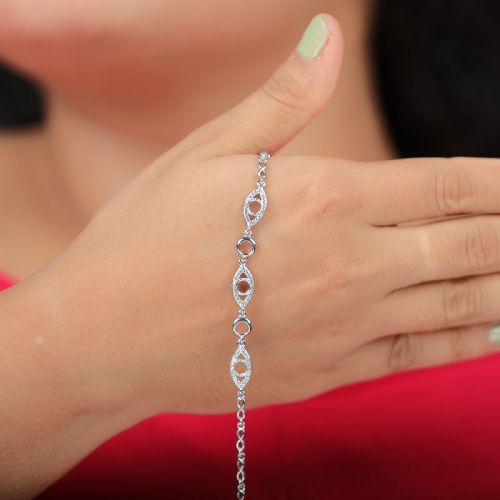 KILORY Polished Silver Eyes Shape Chain Bracelet, Gender : Female
