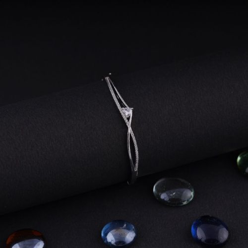 Heart Shape Solitaire Diamond Bracelet, Feature : Attractive Designs