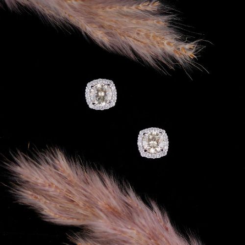 Royal Round Solitaire Diamond Earring, Packaging Type : Plastic Packet, Paper Box