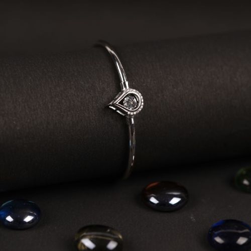 Special Diamond Design Dancing Diamond Bracelet, Packaging Type : Paper Box