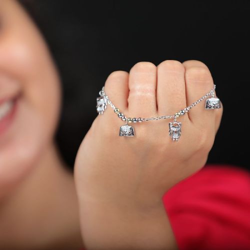 Wear Everyday Pure and Unique Chain Bracelet