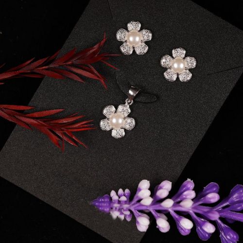 White Pearl Flower Shape Diamond Pendant Set