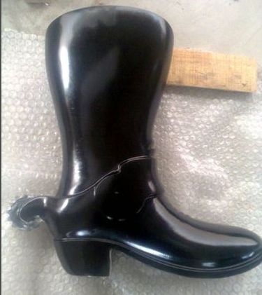 Plain Polished Black Foot Granite Statue, Size : Customized