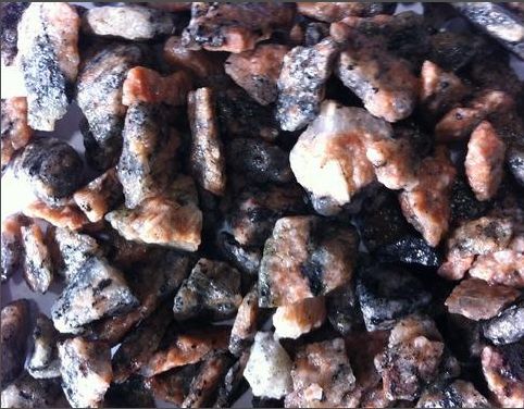 Red Granite Chips, Specialities : Shiny Looks, Non Slip