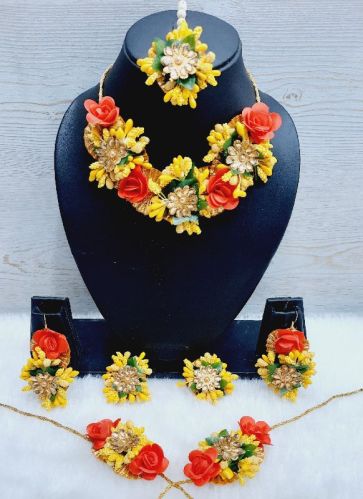 80-100gm Flower Jewellery Set, Main Stone : ARTIFICAL STONE