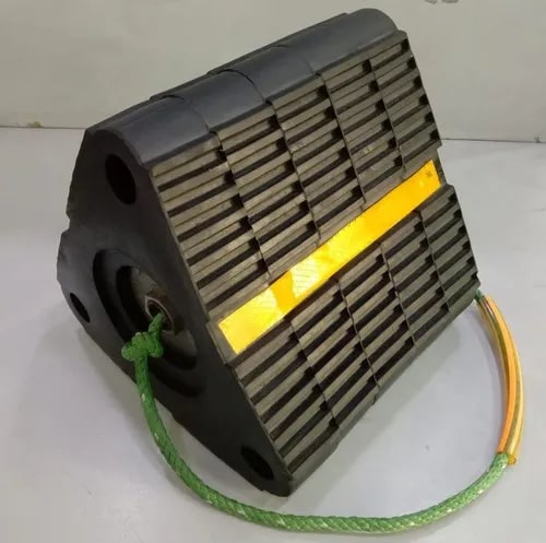 Air Craft Rubber Wheel Chock, Size : 7 X 7 x10 Inch