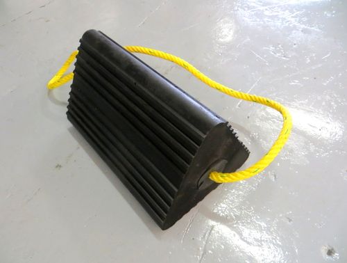 Step Rubber Wheel Chock, For Industrial, Feature : Durable, Good Quality, High Strength