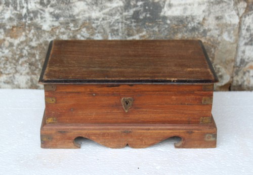 Rectangular Polished Antique Wooden Jewelry Box, For Storing Jewellery, Size : 100x100x40cm, 150x150x60cm