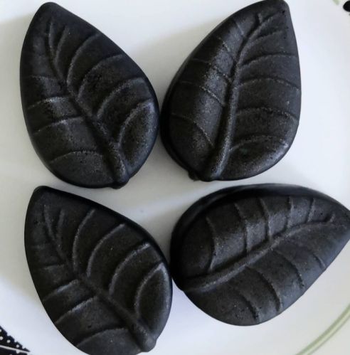 Charcoal Handmade Soap, Shape : Leaves Shaped