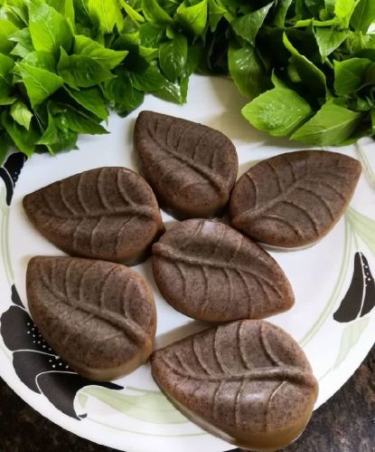 Leaves Shaped Ubtan Handmade Soap, For Bathing, Feature : Basic Cleaning