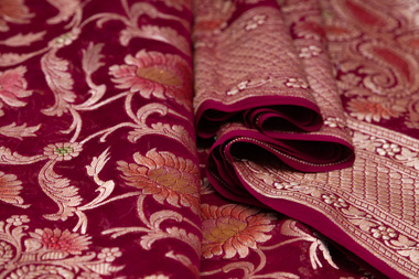 Checked Banarasi Silk Crepe Saree, Feature : Easy Wash