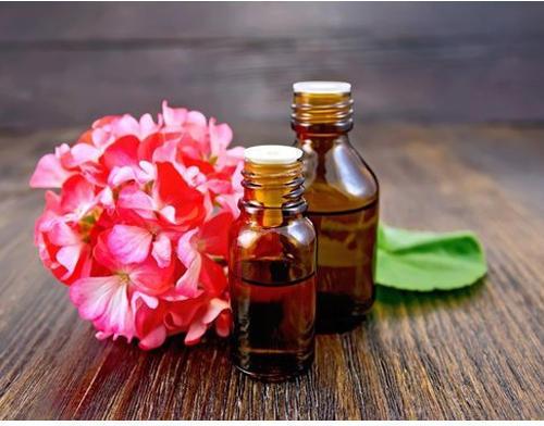 Geranium Oil, For Massage., Cosmetic Products, Form : Liquid
