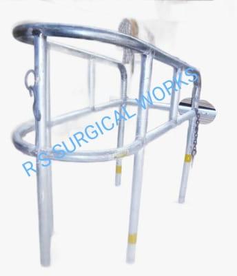 Artificial Insemination Crate Cum Travis Veterinary, For Clinic, Hospital, Feature : Easy To Use, Good Quality