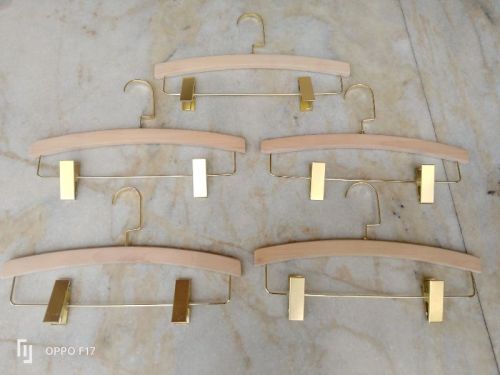 Wooden Hangers With Clips, For Light Weight, Fine Finishing, Good Quality, Style : Modern