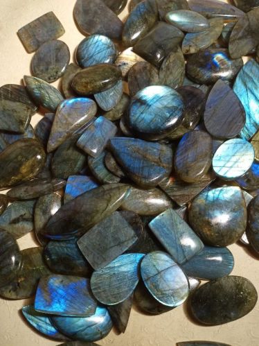 Polished Labradorite Gemstone, For Jewellery, Feature : Anti Corrosive, Colorful Pattern, Durable