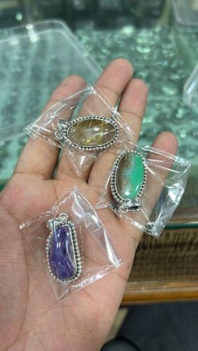 Polished Silver Stone Pendant, Feature : Corrosion Proof, Fine Finishing, Good Quality, Shiny Look