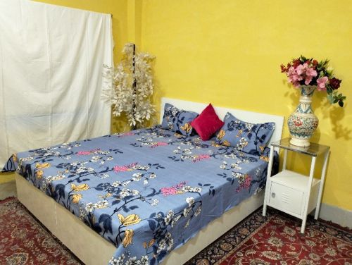 Blue Yellow White Double Bed Sheet, Technics : Machine Made