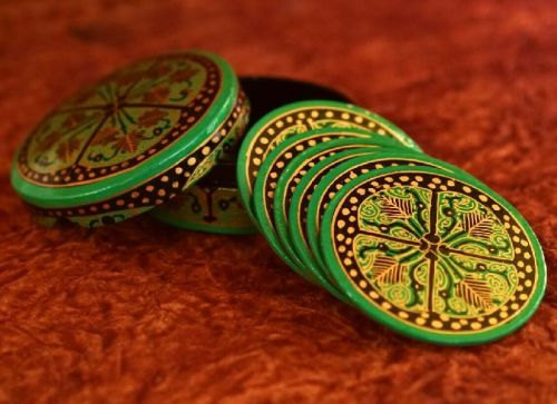 Polished Fabric Paper Kashmiri Coaster Set Round, For Decoration Use, Hotel Use, Restaurant Use, Size : 10.5x10.5x5